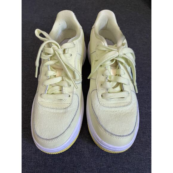 Nike Air Force 1 LV8 (GS) Shoes Size 5.5Y Citron Tint Style - Picture 4 of 16